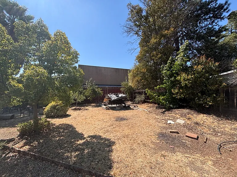 1637 Garnet Ln — Photo 29