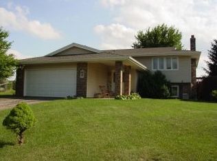 1124 Gabbert Cir, Eagan, MN 55123