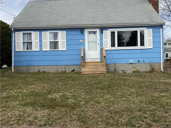 56 King Philip Rd, Narragansett, RI 02882