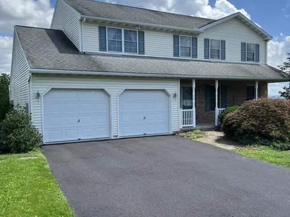 304 Cameron Dr, Douglassville, PA 19518
