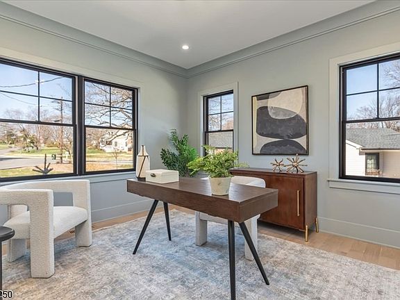 4th image of 1822 North Gate