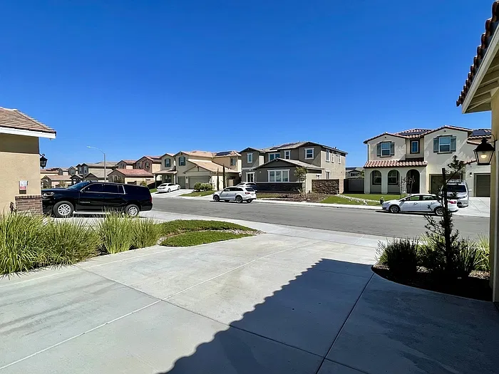 3 bed, 2.5 bath, 3070 sqft, $3,195 — Photo 4