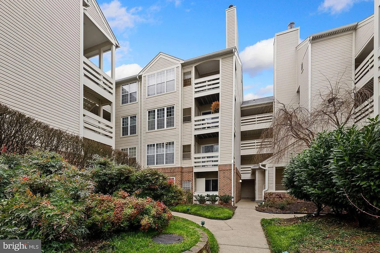 1 bed, 1015 sqft, $2,190 — Photo 3