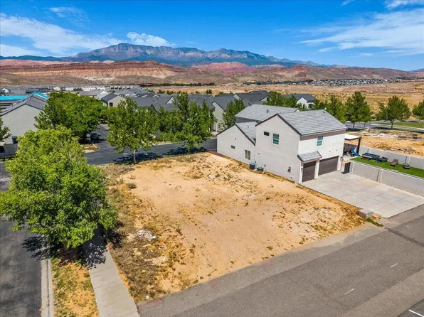 S Regent Park Rd, Hurricane, UT 84737