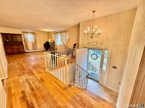 5th image of 136 Candee Hill Road