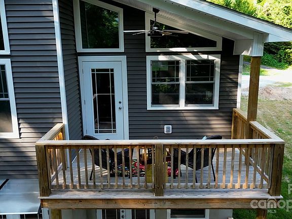 3rd image of 303 Oakdale Dr