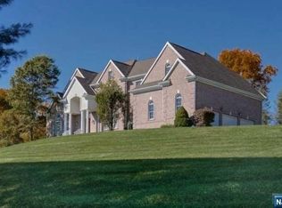 6 Trout Brook Ct, Chester, NJ 07930