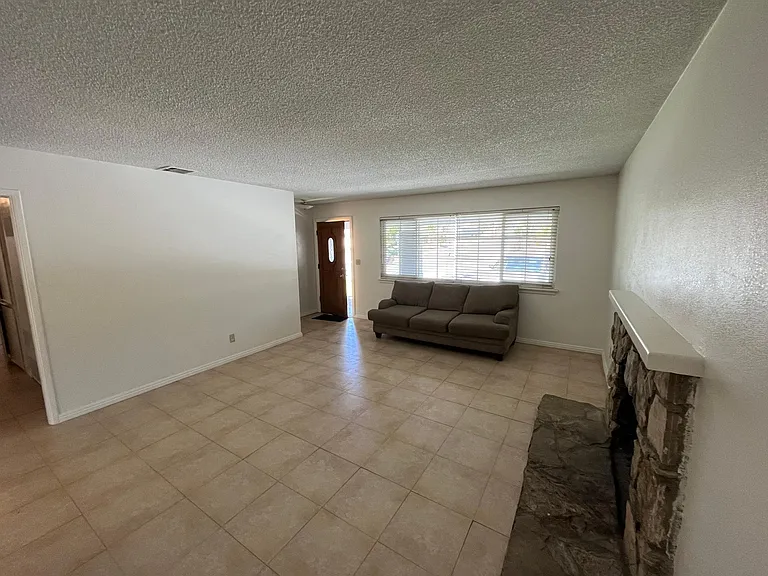 400 W Blaine St — Photo 7