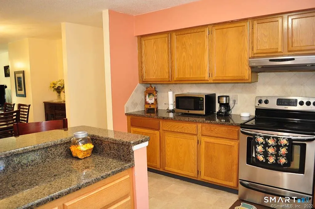 3 bed, 2.5 bath, 1900 sqft, $2,350 — Photo 4