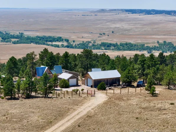 2 Horizon Ct, Lusk, WY 82225