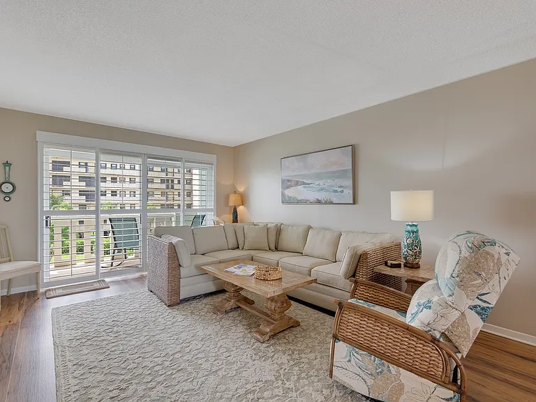 4049 Ocean Dr #204 — Photo 7