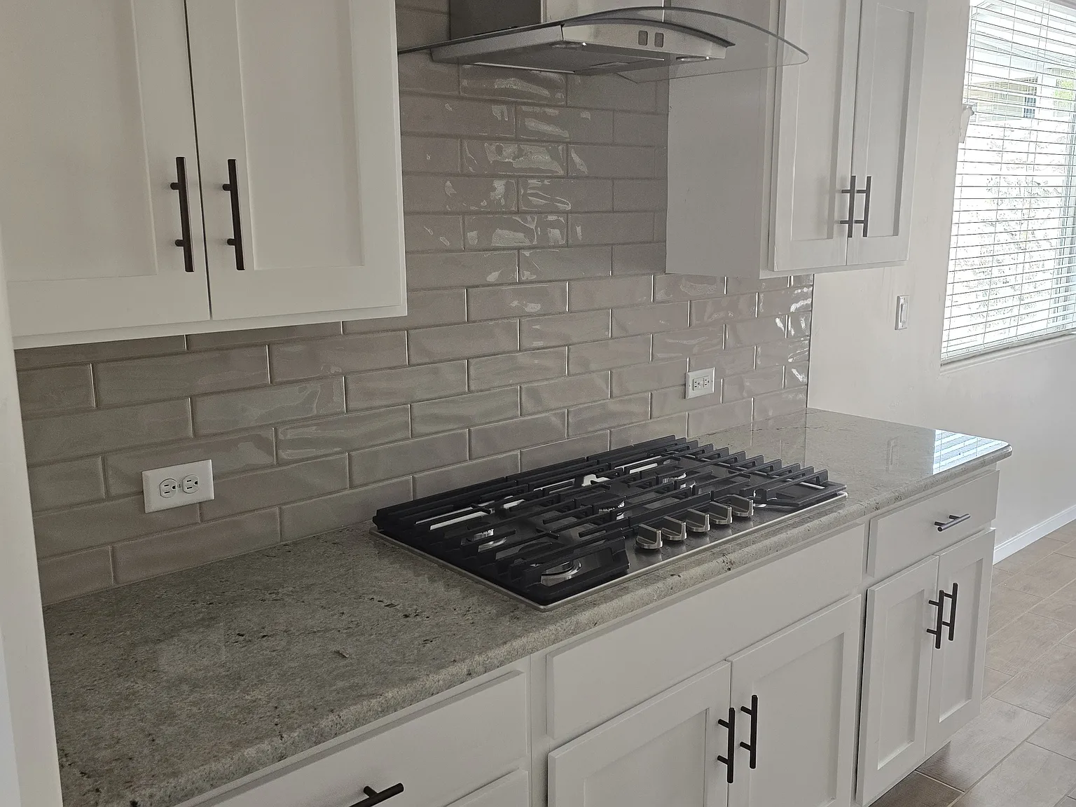 1540 Devine Ct — Photo 3