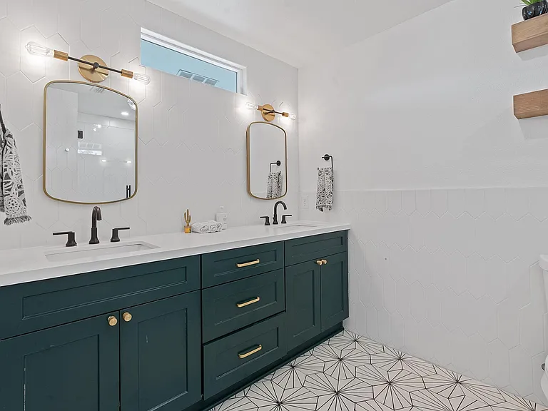 4916 Transit Cir — Photo 12