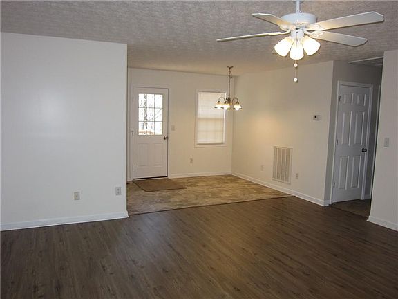 3rd image of 434 Spring Leaf Dr