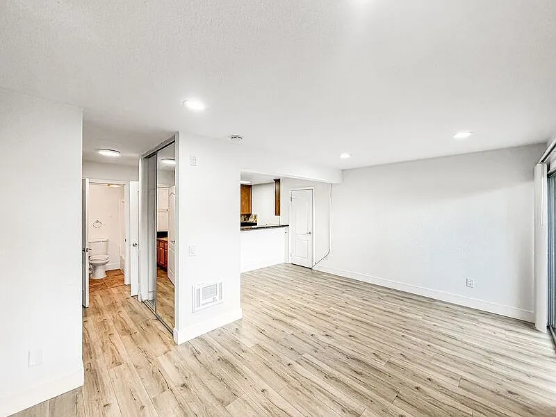 Studio, 1.0 bath, 433 sqft, $1,900 — Photo 4