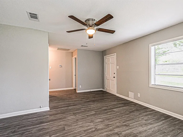 1539 Pleasantville Dr — Photo 4