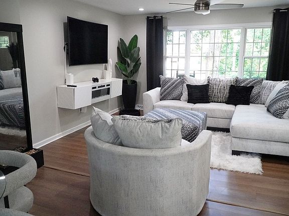 4th image of 152 Blair Pl