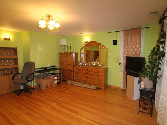 3rd image of 4431 N Melvina Ave #2