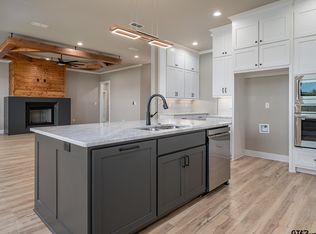221 Serenity Dr, Bullard, TX 75757