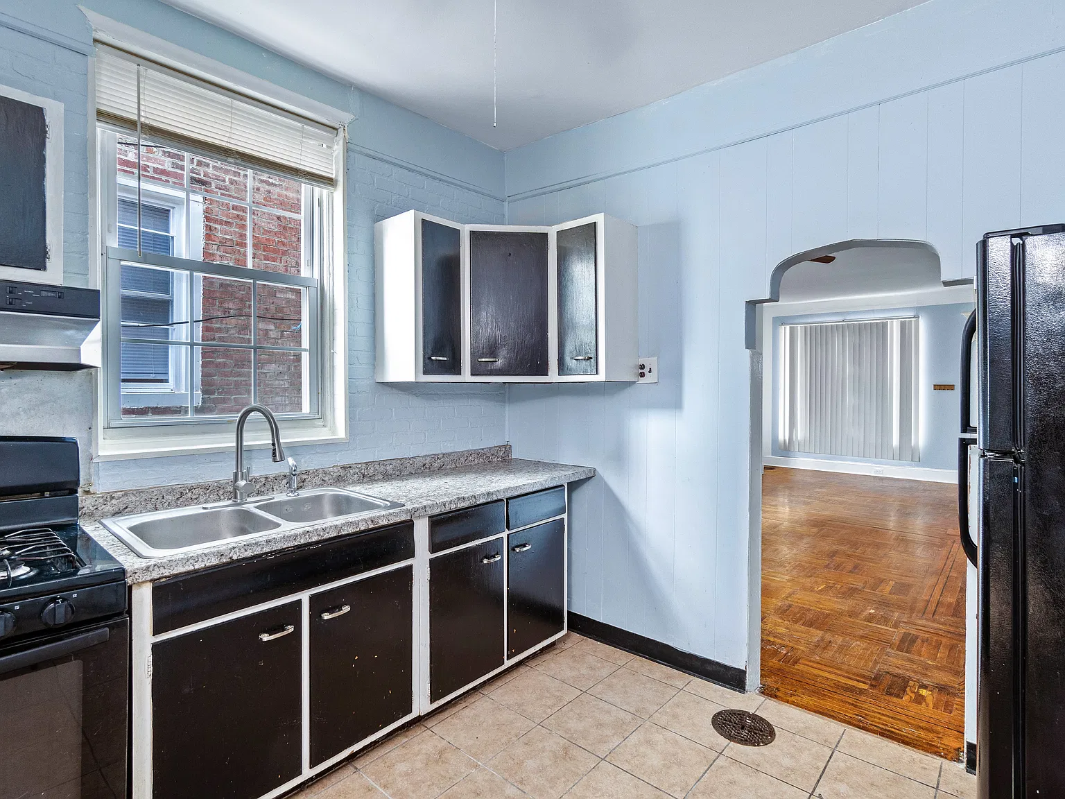 3 bed, 977 sqft, $1,200 — Photo 3