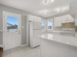 3104 32nd Ave NW, Edmonton, AB T6T 1X3