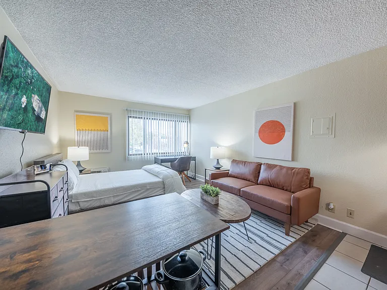 Reno Regency Apartments — Photo 12