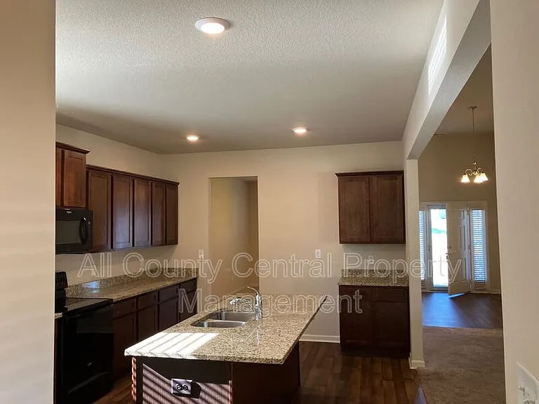 230 Smith Glen Dr — Photo 4