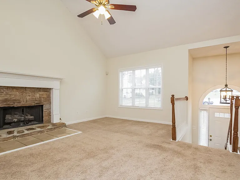19 Eagle Point Ct — Photo 2