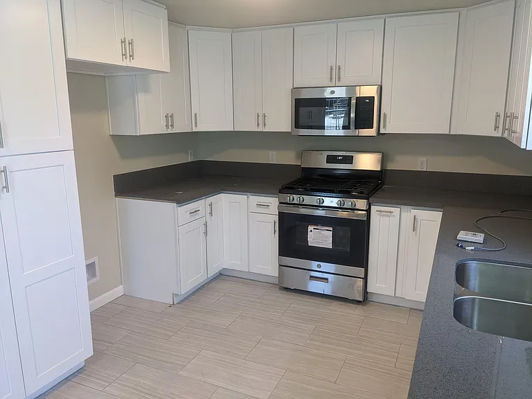 1609 N Erwin St #A-B — Photo 12