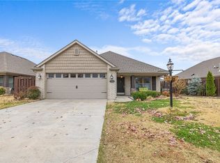 4506 W Divide Dr, Fayetteville, AR 72704