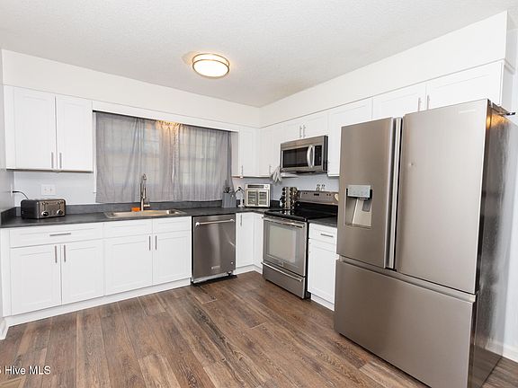 5th image of 2602 Northwoods Drive