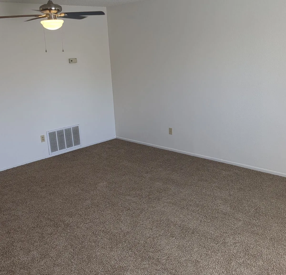 Desert Sun Apartments — Photo 4