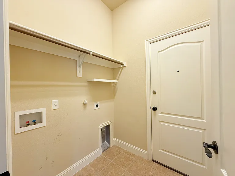 4303 Oak Bluff Dr — Photo 35