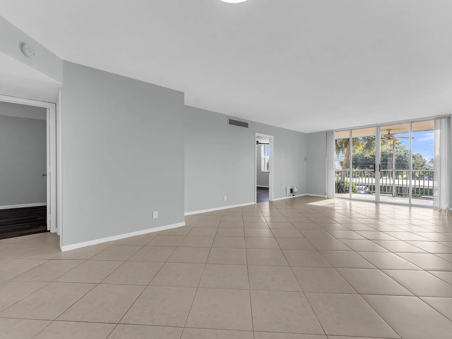 2 bed, 2.0 bath, 1200 sqft, $2,550 — Photo 2