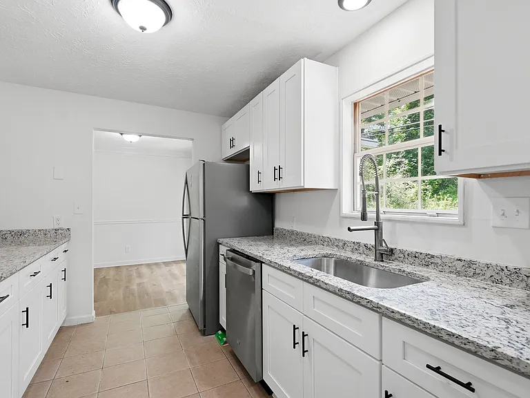 106 Sterling Ct — Photo 7