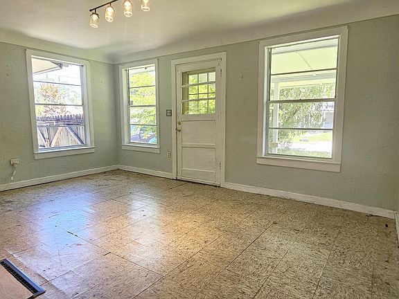 3rd image of 10 William Dr