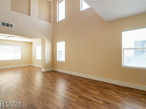 3rd image of 382 Blue Tee Ct