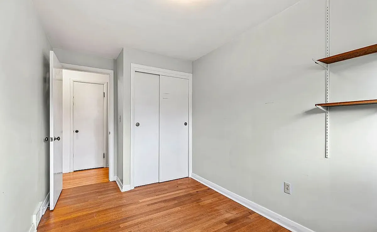 Bedroom - 2601 E Colvin St
