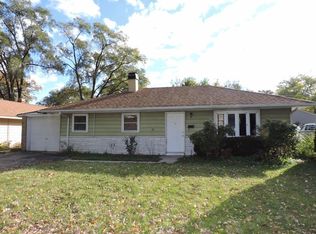 5 Evergreen Ln, Carpentersville, IL