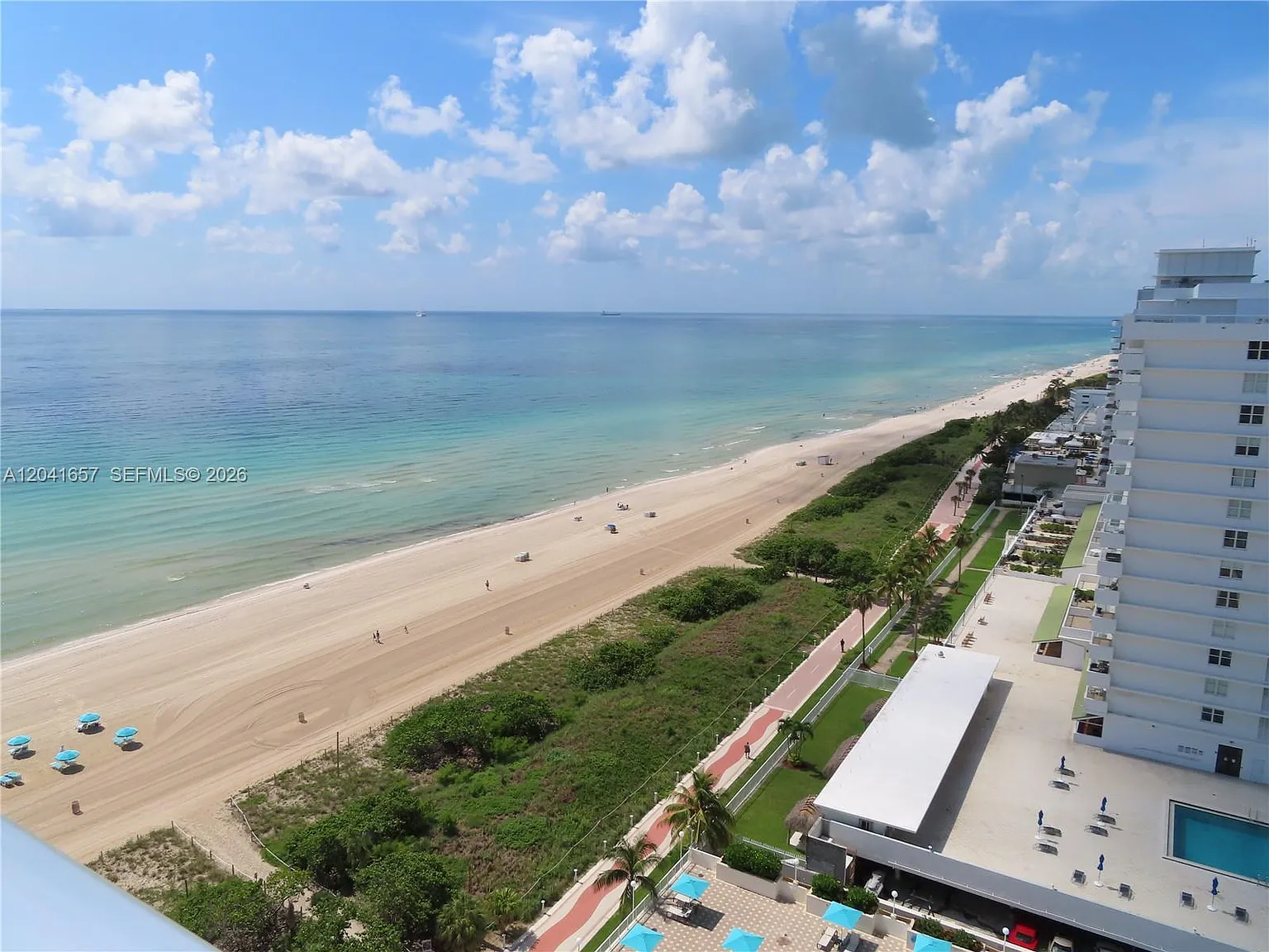 Arlen Beach Condo — Photo 3