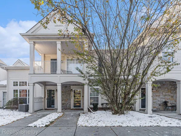 3103 Addington Dr, Walled Lake, MI 48390