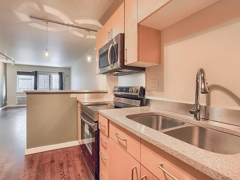 1245 Columbine St #204 — Photo 10