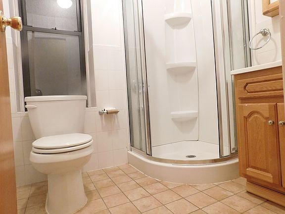 5th image of 302 E 94th St APT 4B