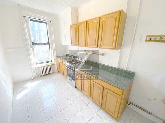 5th image of 426 Bergen St #2R