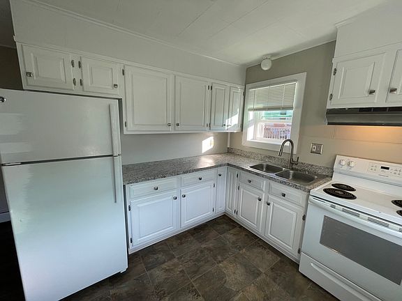 3rd image of 14 Highland Ct
