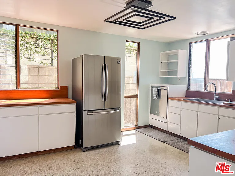 24150 Malibu Rd — Photo 13
