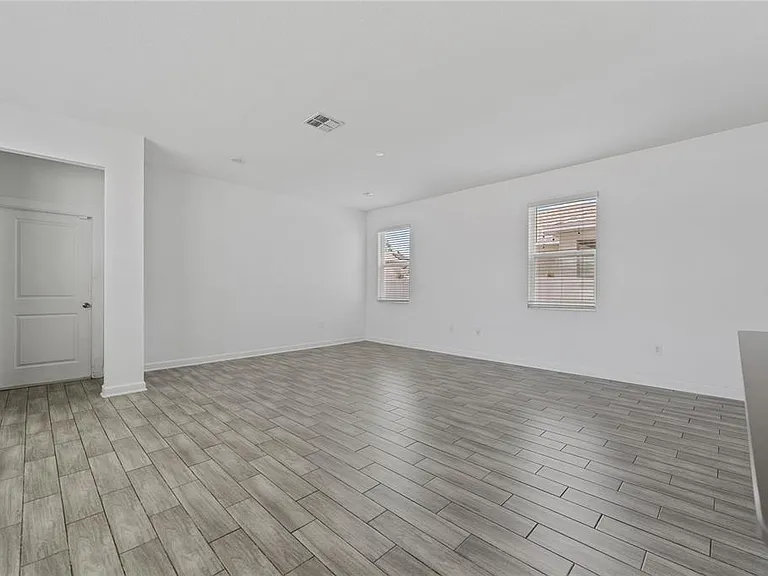 2999 Addison Blvd — Photo 9