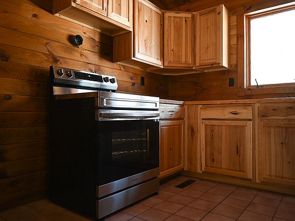 4th image of 267 Brigham Rd