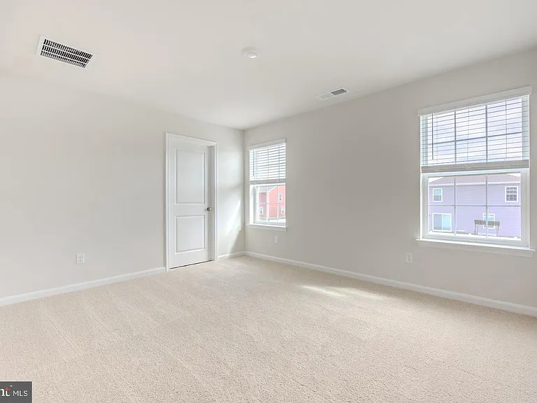 110 Charing Cross Dr — Photo 14