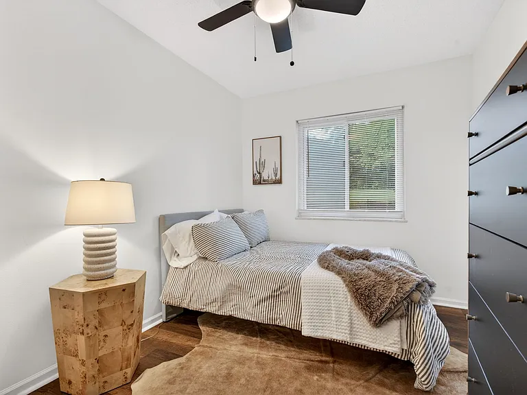 2126 Hungerford Dr — Photo 25